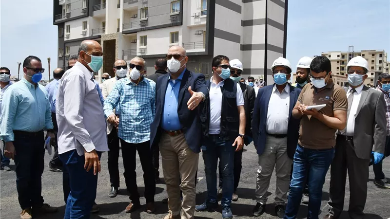 وزير الإسكان يتفقد أول فيلا يتم تشطيبها بمدينة المنصورة الجديدة