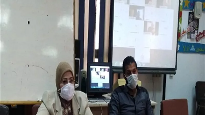 وكيل تعليم كفر الشيخ تتابع أداء طلاب الصف الأول الثانوي في اختبار الفيزياء إلكترونيًا