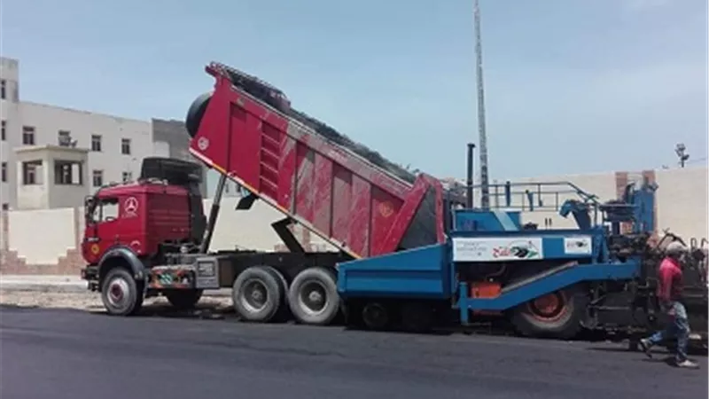 استمرار أعمال تطوير ورفع كفاءة شارع عاطف السادات بنطاق حي المناخ
