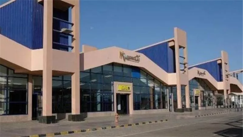 مطار مرسي علم يستقبل رحلة استثنائية تنقل ٣٠٦ من العالقين في السعودية