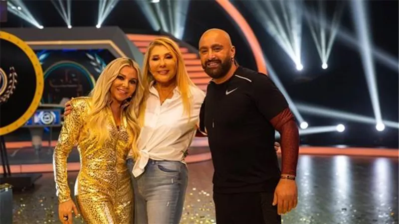 نادية الجندى ترقص على أغنية بنت الجيران برفقة السقا.. فيديو