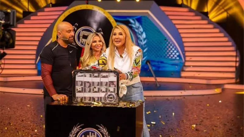 نادية الجندى تتبرع بـ 100 ألف لجمعية رسالة فى أغلب السقا