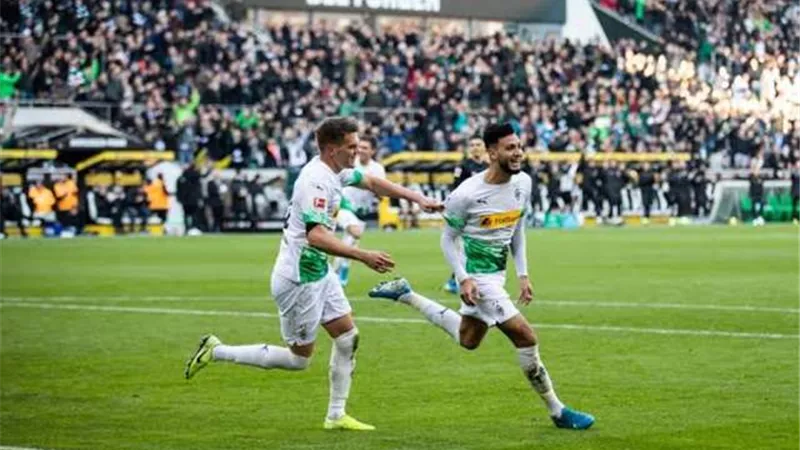 مونشنجلادباخ يكتسح آينتراخت فرانكفورت فى الدورى الالمانى