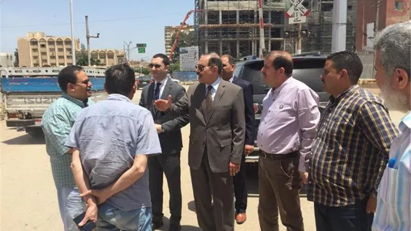 محافظ كفر الشيخ ونائبة في جولة بشوارع العاصمة