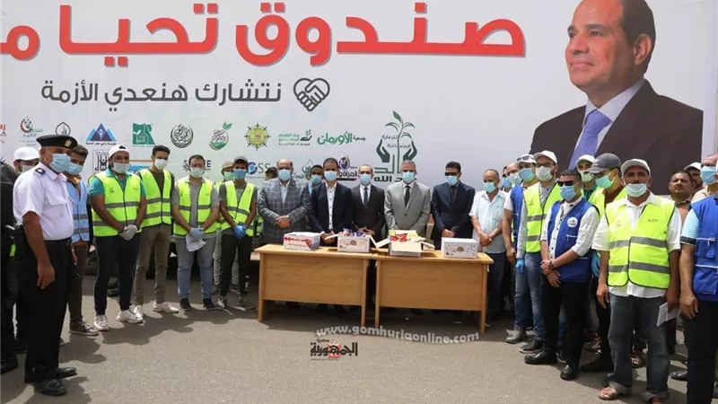 محافظ سوهاج يستقبل قافلة صندوق تحيا مصر ب 56 ألف كرتونة لـ 29 من قرى المبادرة الرئاسية 
