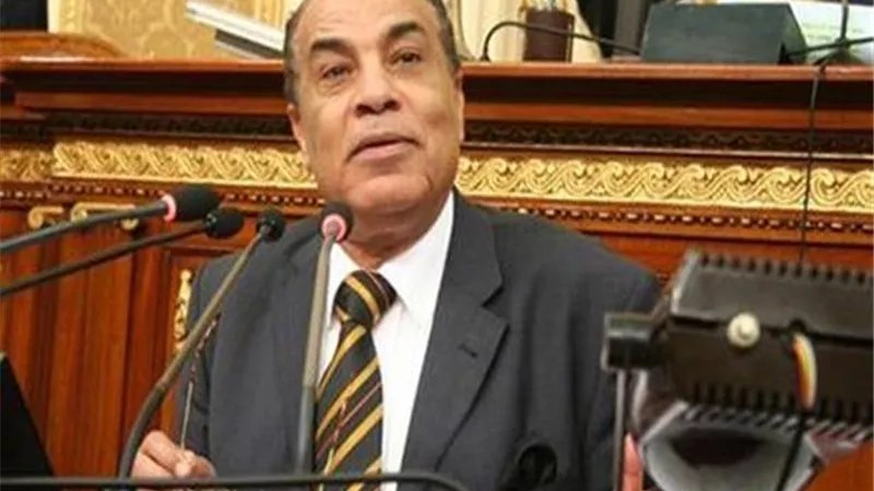 عبدالعال ممازحا كمال احمد : انت اشتراكى مثلى.. إيه دخلك فى البنوك
