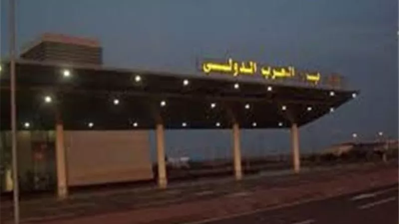 رحلتان استثنائيتان تنقل ٥٩٥ مصريا من العالقين بالسعودية الي برج العرب
