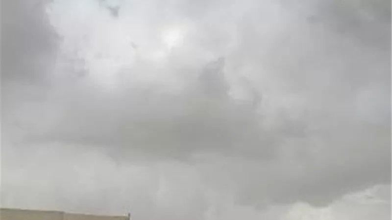 أمطار الظهيرة تغسل شوارع الأقصر