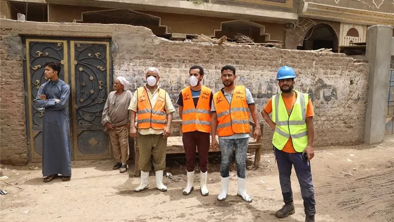 محافظ سوهاج يتفقد قري السيول فى أولاد الشيخ بدار السلام