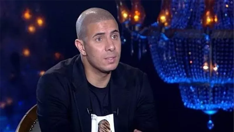 محمد زيدان يحتفل بعيد زواجه.. بصور رومانسية