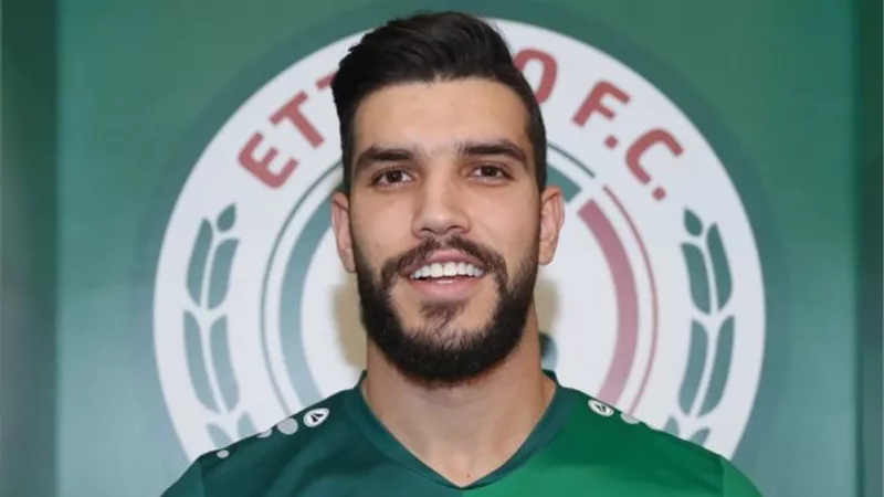 الإتفاق السعودي يعلن رحيل وليد أزارو.. لهذا السبب