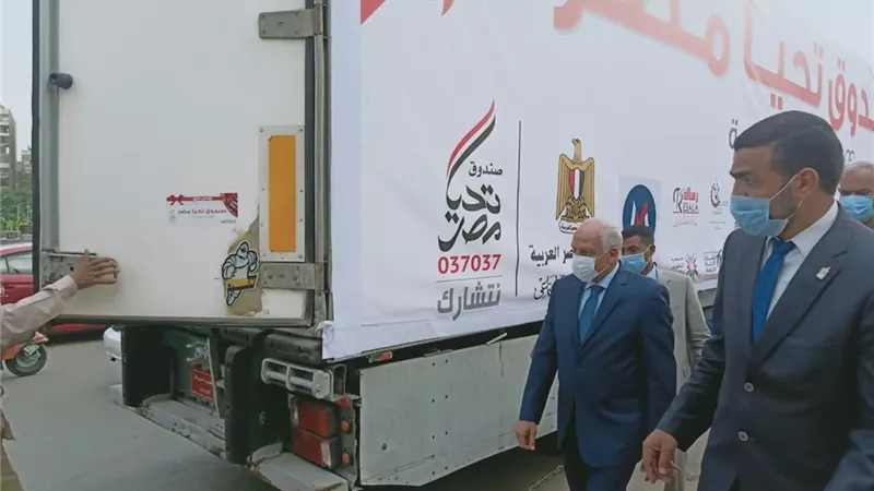 محافظ الجيزة يشهد انطلاق قافلة مواد غذائية للقري الاكثر احتياحا