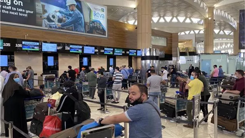 وصول رحلة استثنائية تقل 299 من العالقين بالسعودية لمطار القاهرة