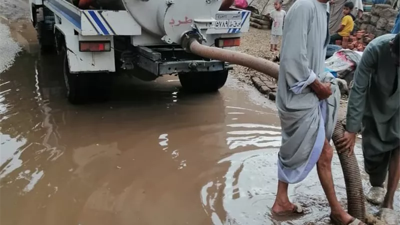 تضرر 15 منزلا وسحب 1200 متر مكعب مياه امطار بالطود جنوب الأقصر