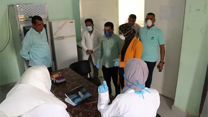 نائب محافظ الوادى الجديد تطمئن على مستوى الخدمة الصحية بمستشفى الفرافرة .صور