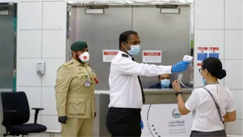 الإمارات تسجل 832 إصابة جديدة بفيروس كورونا