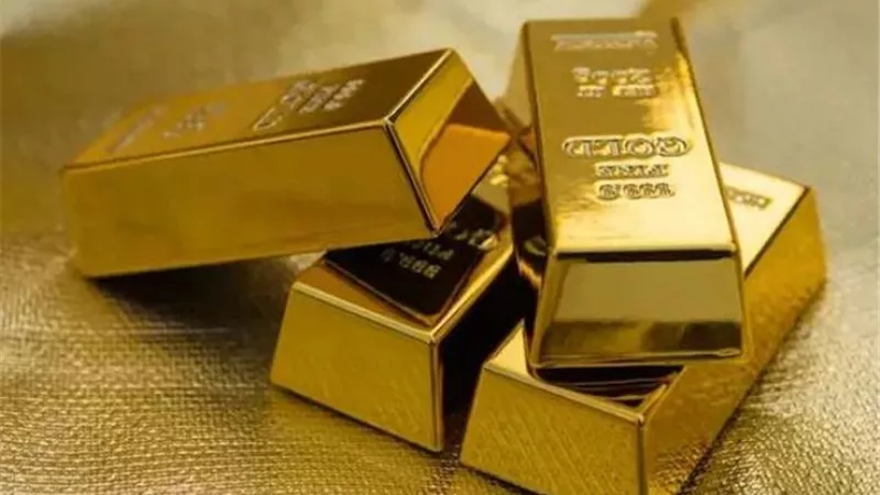 الذهب يتخلى عن مكاسبه المبكرة وسط شهية للمخاطرة بفضل لقاح محتمل