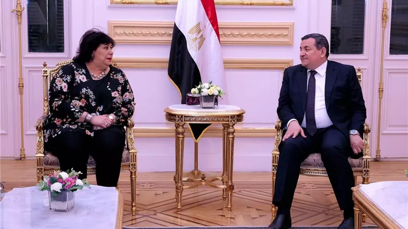 وزيرا الإعلام والثقافة يبحثان تكليفات السيسي بالحفاظ على القيم المصرية والارتقاء بالذوق العام