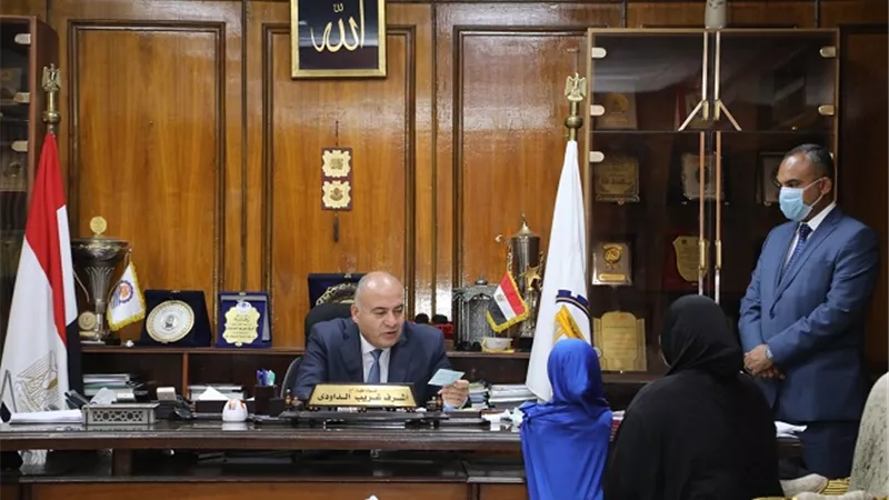 محافظ قنا يشدد على ضرورة التفاعل الفوري مع شكاوى المواطنين