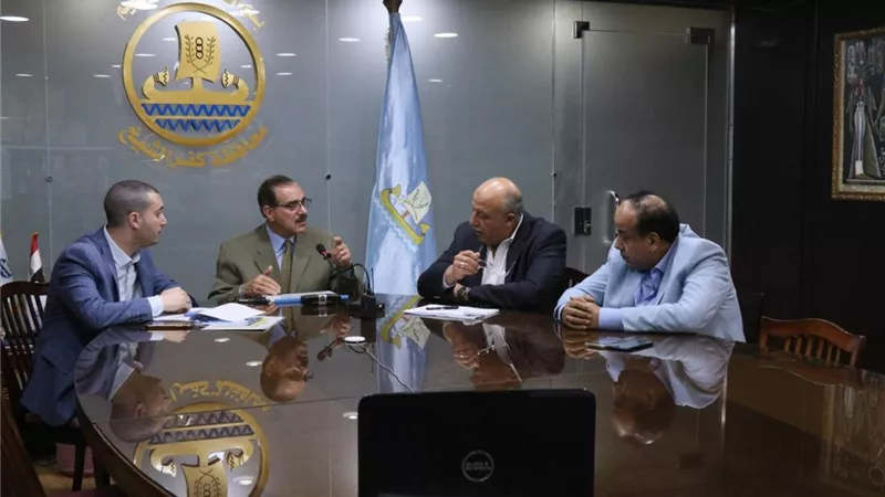 محافظ كفرالشيخ يعقد اجتماعاً عبر الفيديو كونفرانس مع رؤساء المراكز والمدن