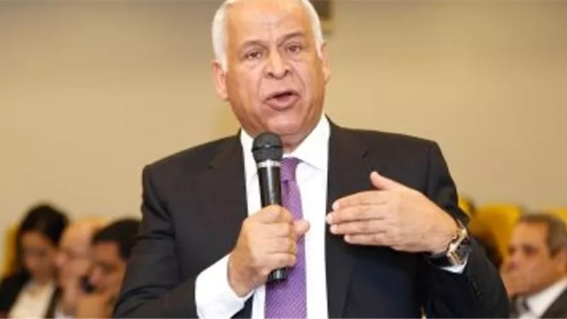 فرج عامر يطالب بتنفيذ التكليفات الرئاسية لدعم التجارب الاكلينيكية الخاصة بكورونا