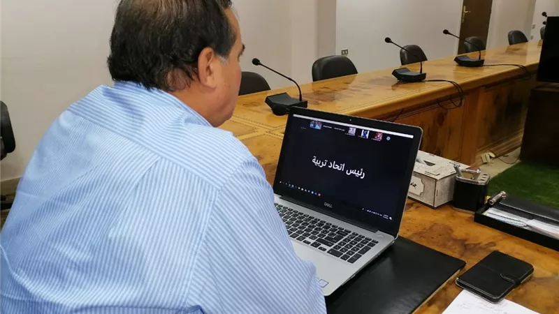 رئيس جامعة سوهاج- عزل الاطباء المخالطين للطبيب المصاب بكورونا وتوفير الاعاشة الكاملة لهم وتعقيم قسم النساء