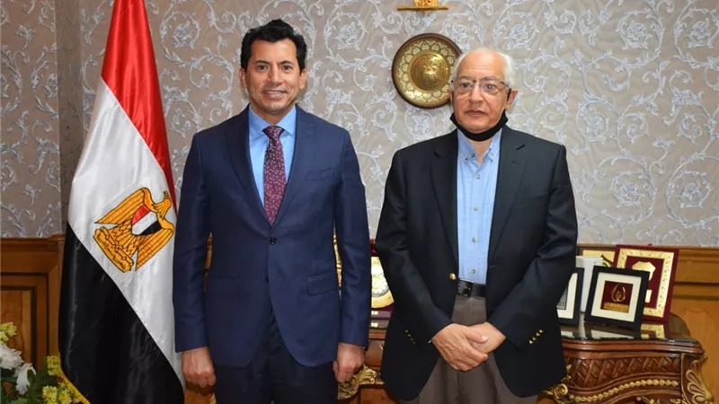 وزير الرياضة يبحث مع على الدين هلال تطوير مشروعات التنمية والمشاركة الشبابية