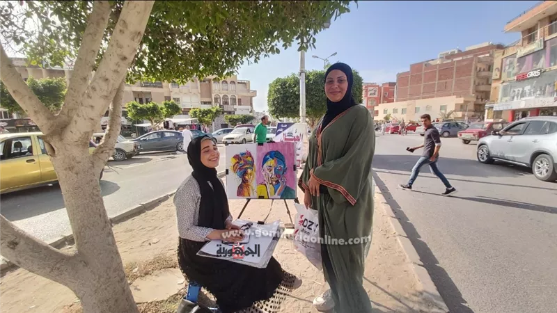 بالفيديو.. نور موهبة شابة تعمل من الشارع وتشجع الشباب لمواجهة البطالة