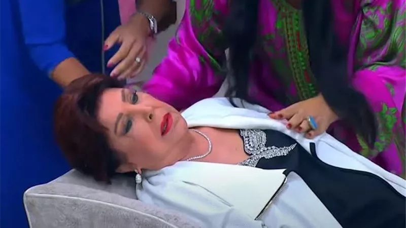 إصابة الفنانة رجاء الجداوى بالاغماء فى مقلب فيفى عبده.. فيديو