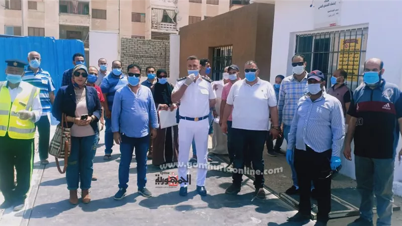 الحركة الوطنية بالعاشر من رمضان تواجهة كورونا بتوزيع الكمامات وتوفير السلع الغذائية
