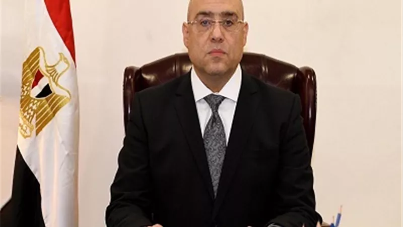 وزير الإسكان يلتقى إحدى المجموعات الإستثمارية لبحث سبل التعاون لتحلية مياه البحر
