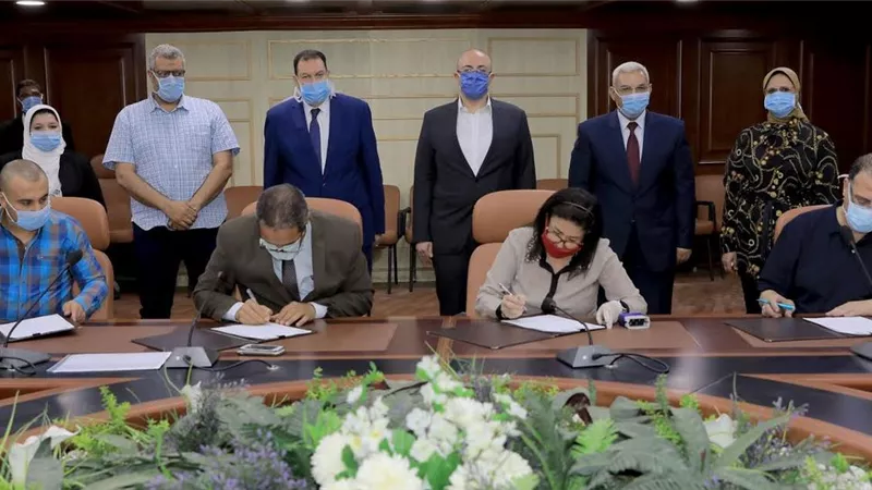 محافظ بني سويف يوقع بروتوكول مد خدمة مياه الشرب بإهناسيا