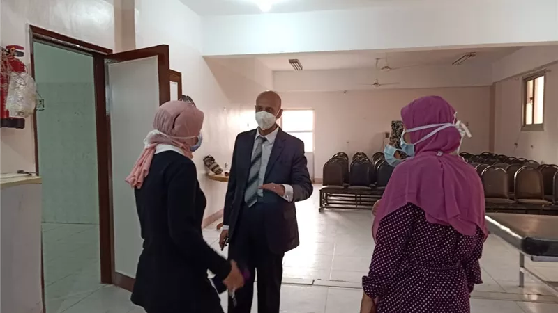 جولة ليلية لمديرصحة الشرقية للاطمئنان على الحالات المشتبه اصابتها بكورونا