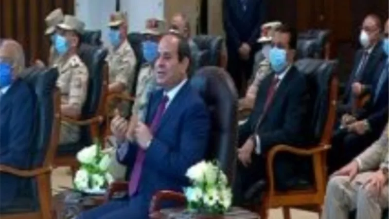 الرئيس السيسي: كثافة الحركة في الاسكندرية سبب لفتح محاور جديدة بالمحافظة