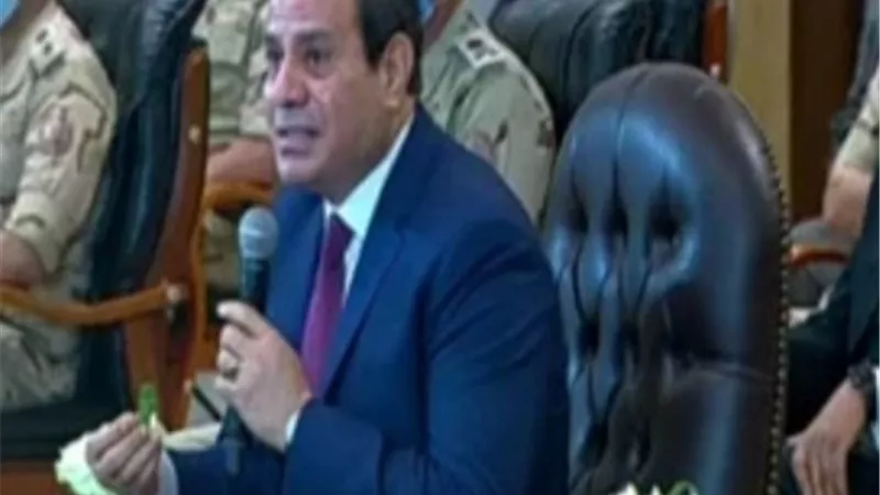 الرئيس السيسي يوجه باستخدام احدث الاليات الموجودة لانجاز عمليات رصف الطرق