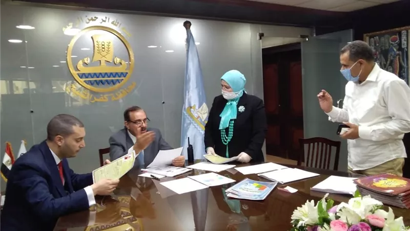 محافظ كفر الشيخ يعتمد نتيجة الشهادة الإعدادية بنسبة 100% مقدماً التهنئة للطلاب وأسرهم