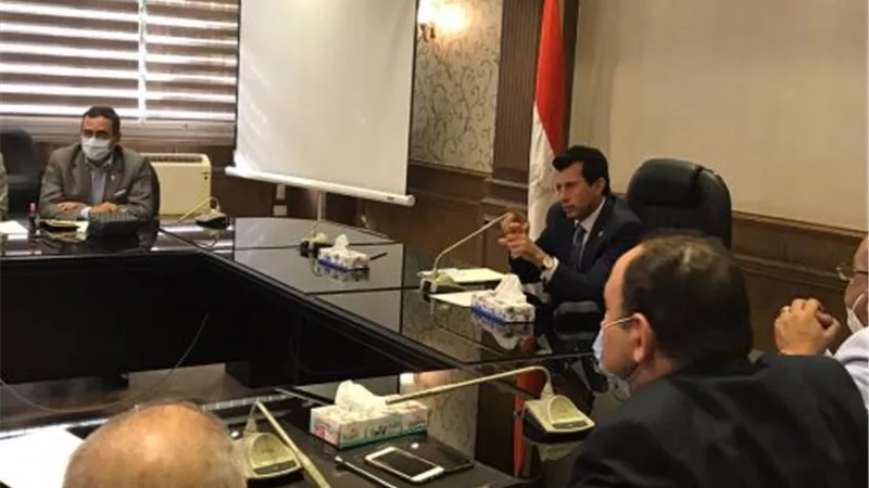 وزير الرياضة يبحث مع هيئة استاد القاهرة تحويله للاستخدام المجتمعي