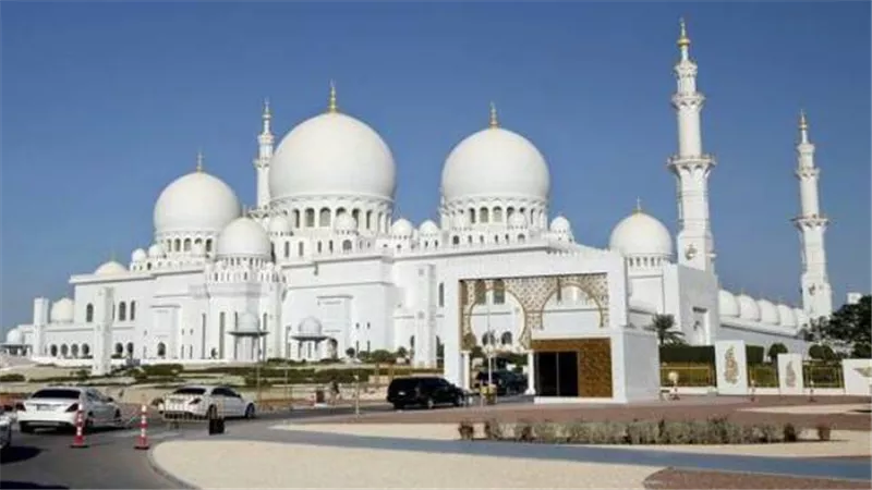 الإفتاء الإماراتي يحدد ضوابط صلاة العيد