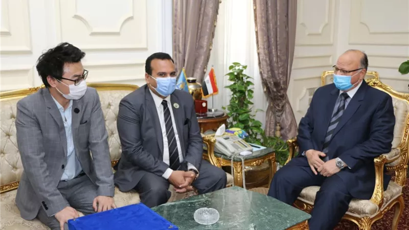 الفين كرتونه مواد تموينية من رئيس الاتحاد التجارى الصينى لسكان العاصمة