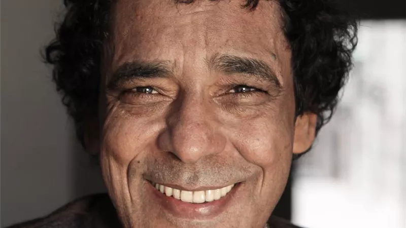 الكينج محمد منير يوجه الشكر للقوات المسلحة بعد نجاح عمليته الجراحية الدقيقة