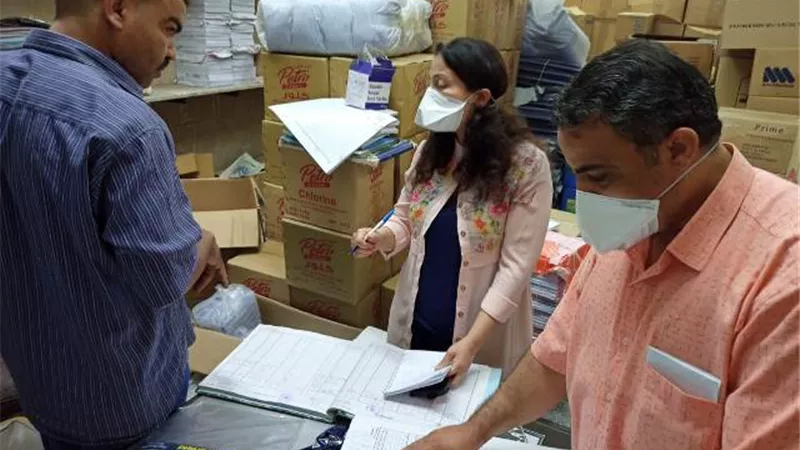 لجنة مشتركة تفحص مخازن مستشفى أسيوط العام خلال جولة مفاجئة