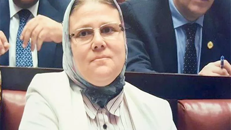 مصطفى بكري يعلن شفاء النائبة شيرين فراج من فيروس كورونا