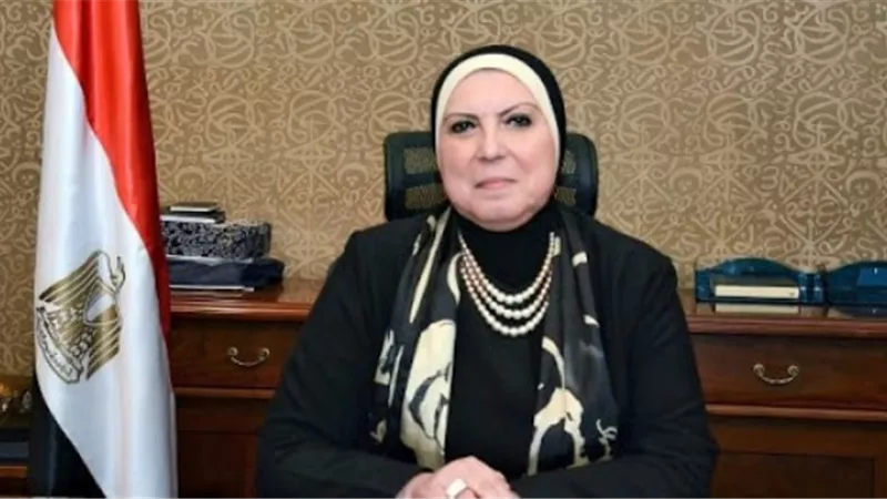 وزيرة الصناعة تعلن فتح باب تلقي طلبات تصنيع الكمامات القماش بهيئة التنمية الصناعية