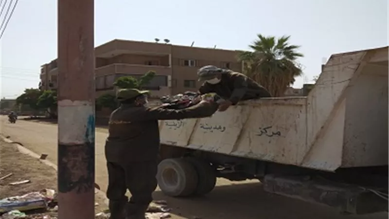 ازالة حالتى تعدى ورفع 4 أطنان مخلفات بالزينية شمال الأقصر
