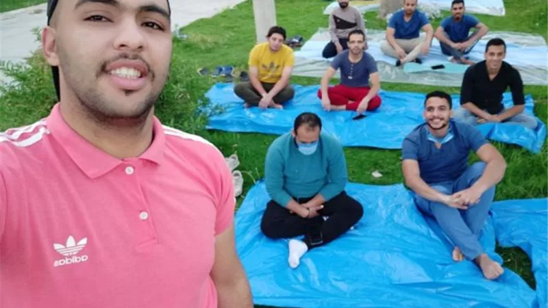 بتعليمات مكافحة العدوى. فريق عزل بيت شباب الإسماعيلية يؤدي صلاة العيد