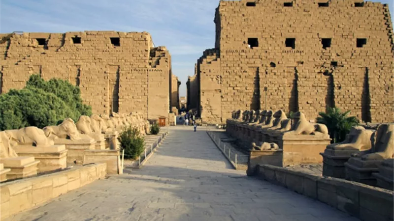 الأقصر خالية من مظاهر الإحتفال بالعيد