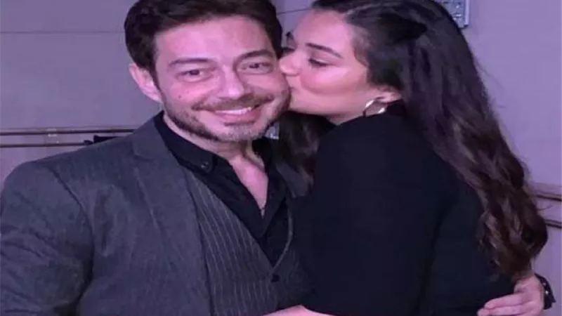 ملك أحمد زاهر تحتفل بنجاح والدها فى البرنس.. 