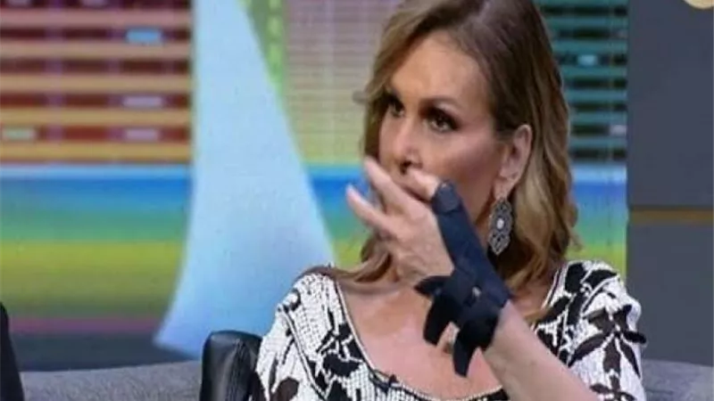 سر بكاء يسرا على الهواء .. فيديو
