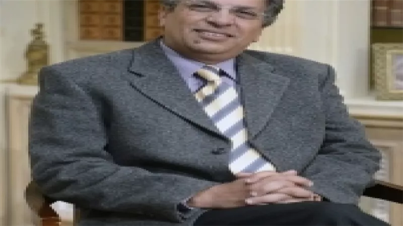 خالد منتصر يطالب بتوزيع الكمامات على بطاقات التموين.. ويؤكد 