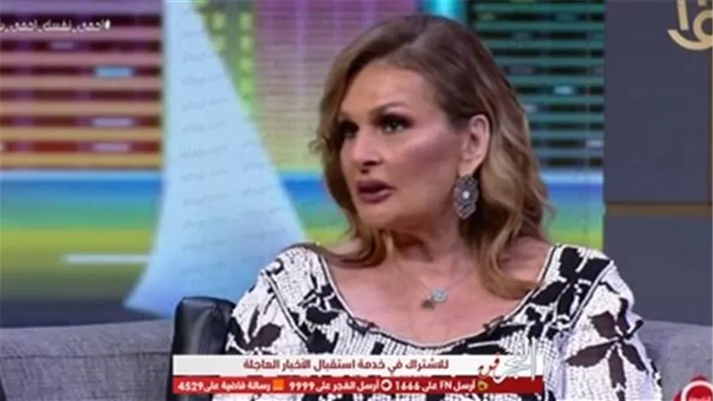 يسرا تكشف إنقاذ الزعيم عادل امام من اصابتها بجلطة فى الاحبال الصوتية